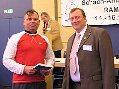Ralf Schreiber gratuliert Michael Fischöder