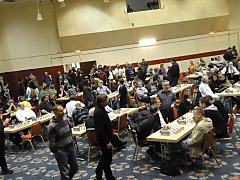 229 Teilnehmer treffen im geräumigen Turniersaal ein