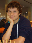 Julian Sonnberger feiert am Schachbrett seinen 17. Geburtstag