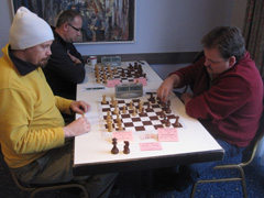Die goldenen Springer Frank Stolzenwald und Uwe Scheunemann spielen gegeneinander.