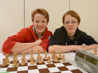 Zwillinge 2: Julian und Daniel Grötzbach