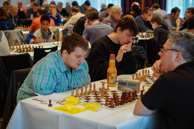 A-Gruppensieger Karsten Hansch bei seiner Partie gegen Ullrich Krause, © DSB/Jachmann