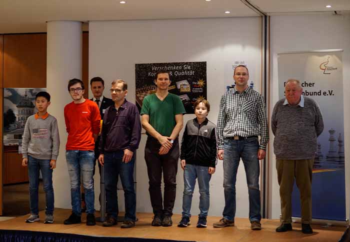 Siegerehrung Gruppe - E: Philipp Ziming Guo, Andreas Gebhard, Markus Kiefer, Wolfram Jarosch, Daniel Rose, Thilo Wiedemann, Peter Berteit